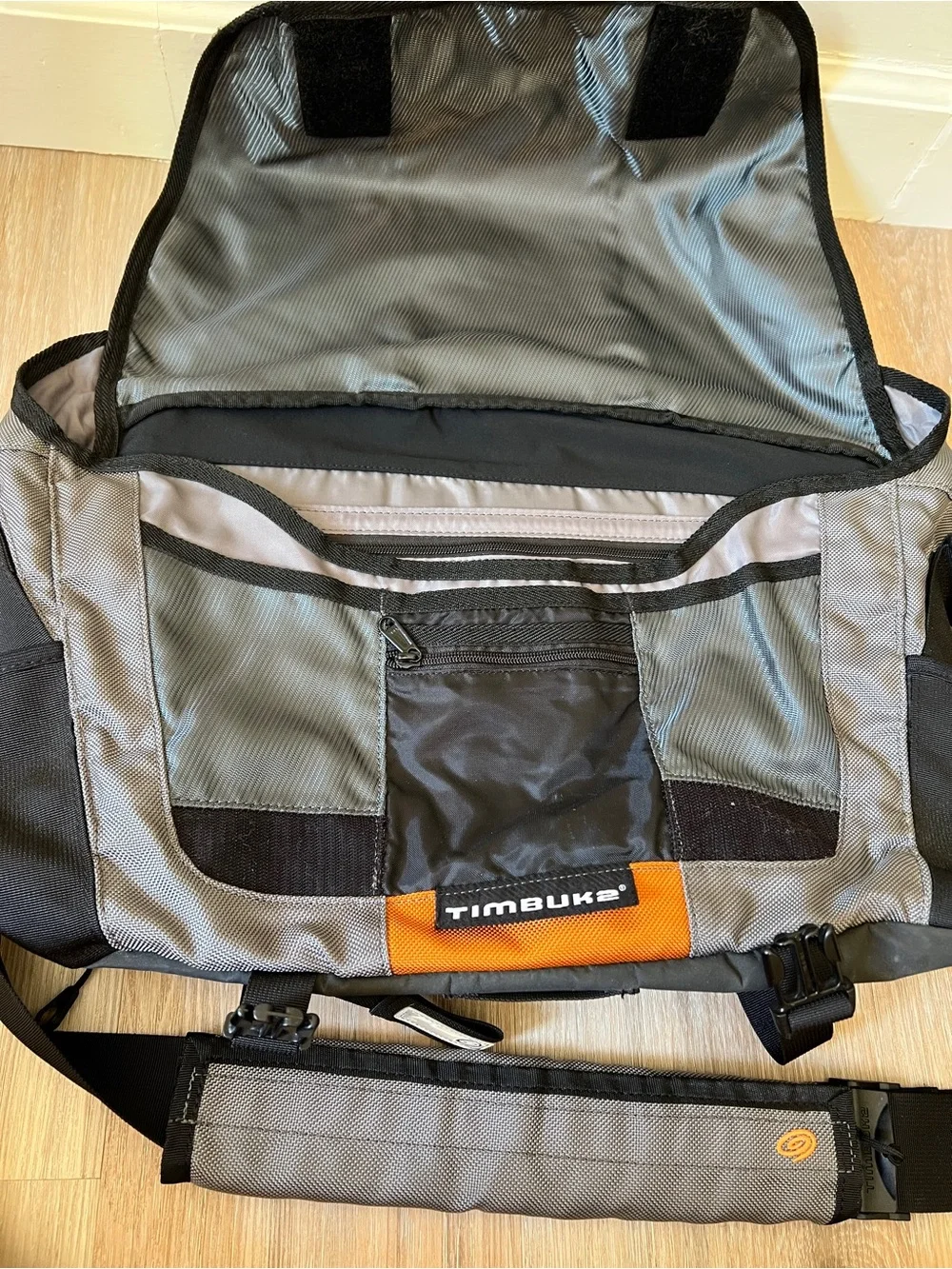Timbuk2 Classic Messenger Bag Gray Orange Laptop Crossbody GUC Large travel